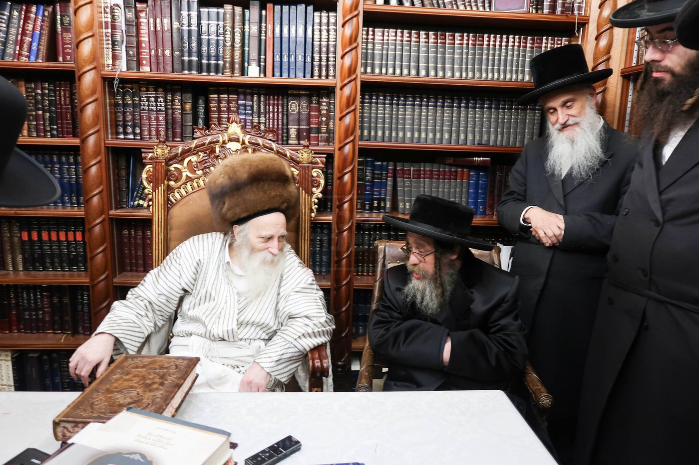 האדמו"ר מקרעטשניף סיגעט בביקור אצל הגרי"מ מורגנשטרן