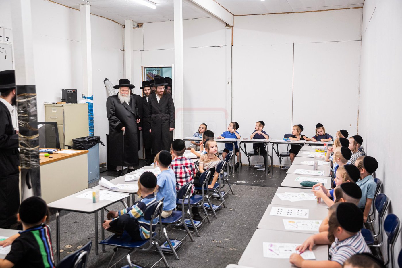 האדמו"ר מבאבוב בביקור בת"ת בלינדן