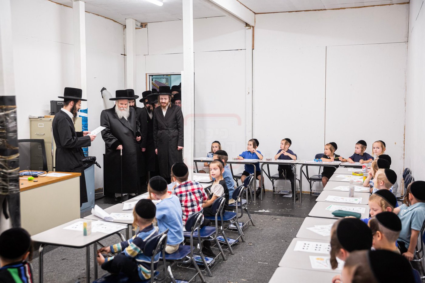 האדמו"ר מבאבוב בביקור בת"ת בלינדן