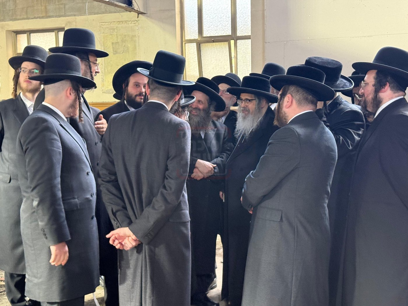 האדמו"ר מסאטמר בסיור בעת השיפוצים בבית מדרשו בווילאמסבורג