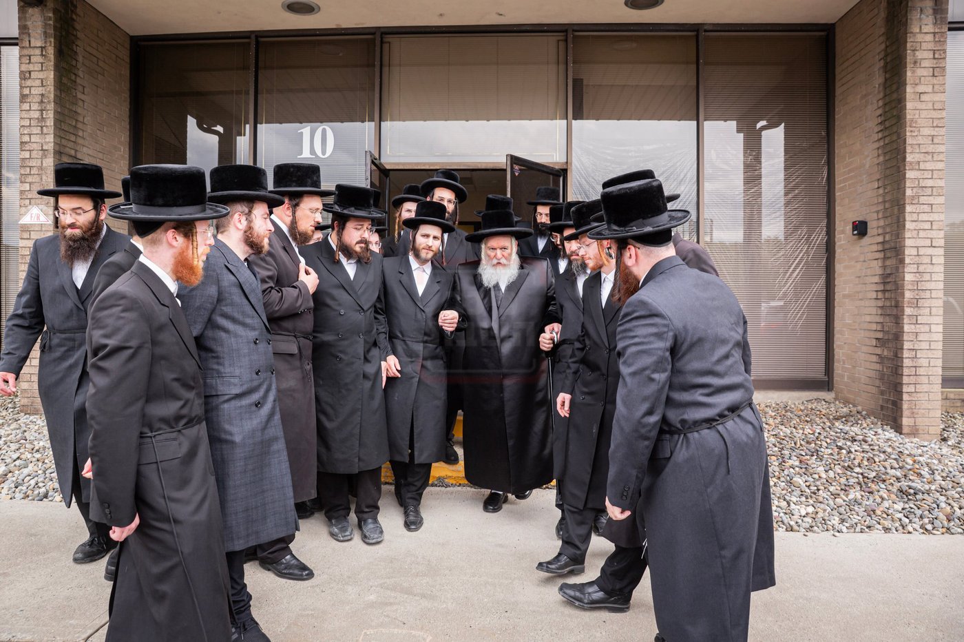 האדמו"ר מבאבוב בביקור בת"ת בלינדן