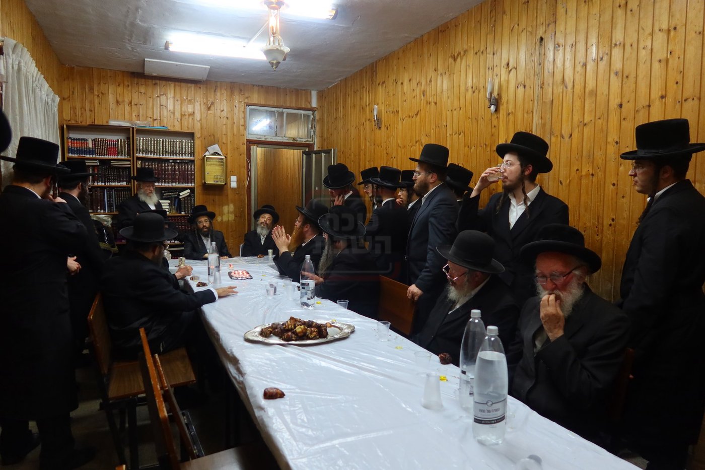האדמו"ר מזוועהיל בטיש לחיים בהילולת הרה''ק המגיד מזלאטשוב זיע''א