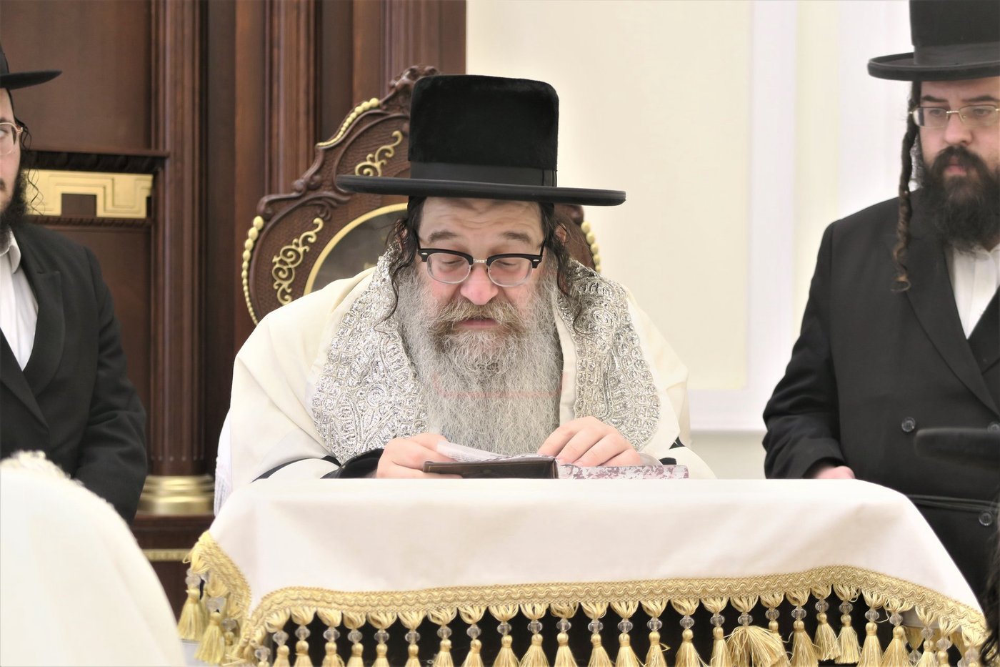האדמו"ר מנדבורנה אלעד בהתרת נדרים