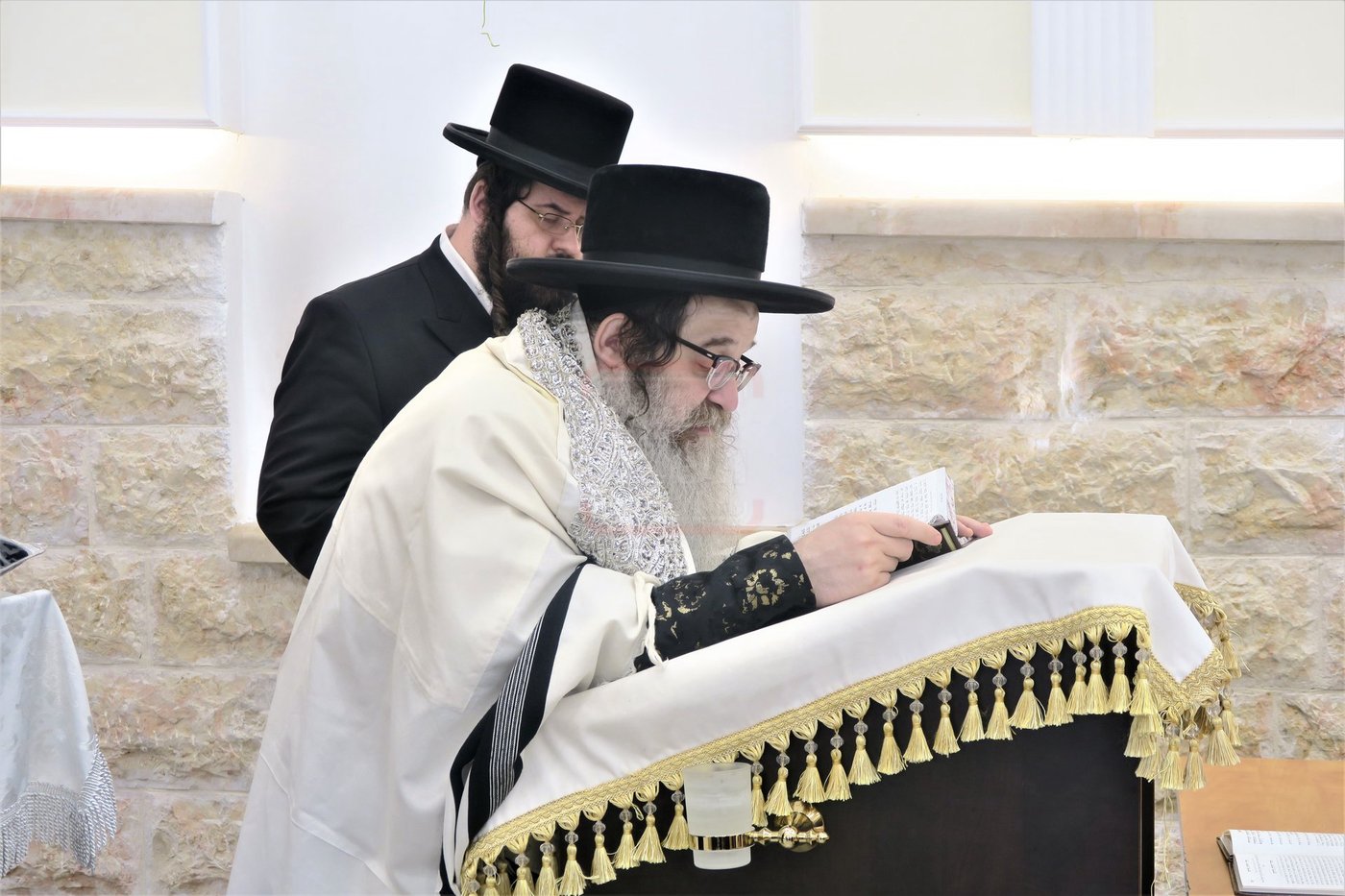 האדמו"ר מנדבורנה אלעד בהתרת נדרים