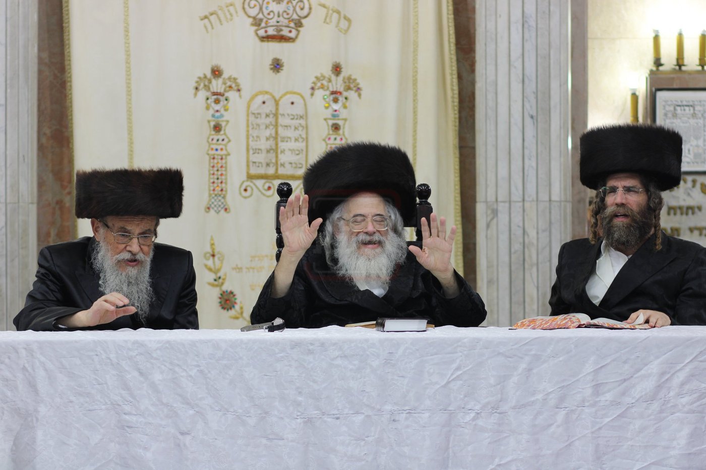 טיש נעילת החג בחצה"ק חוג חתם סופר