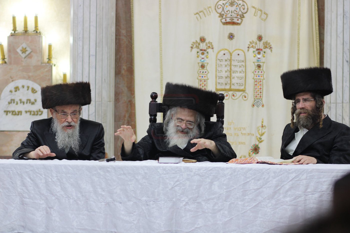 טיש נעילת החג בחצה"ק חוג חתם סופר