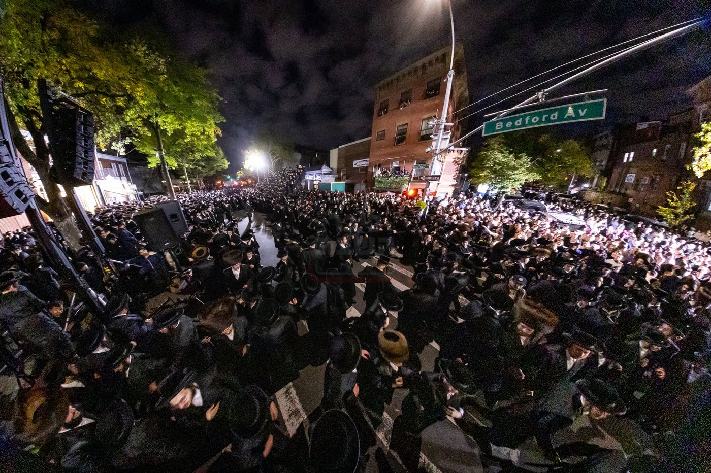 מוצאי חג שמיני עצרת בחצה"ק סאטמר