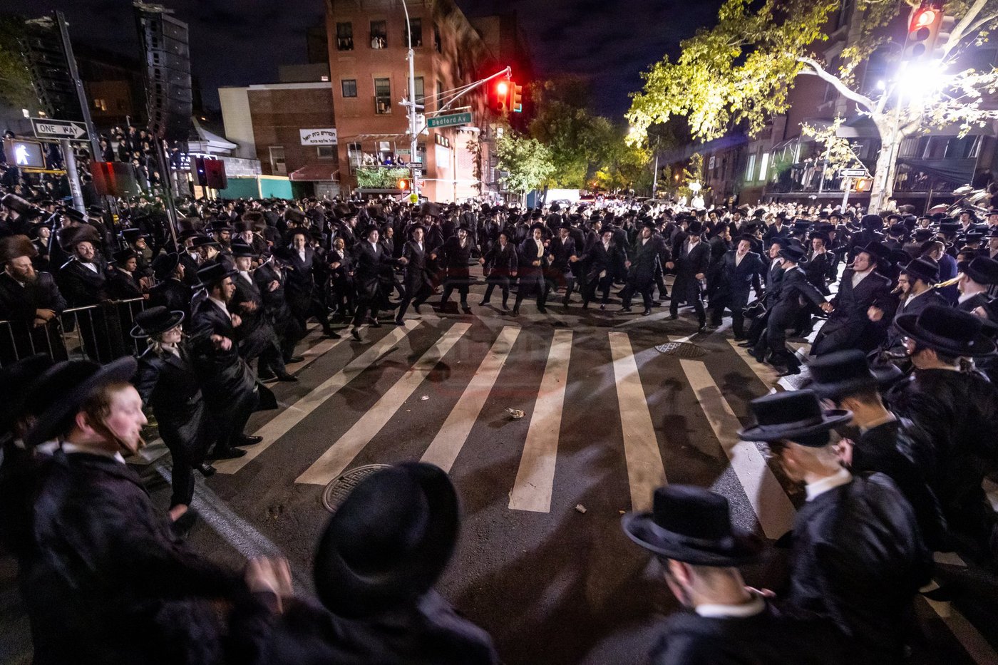 מוצאי חג שמיני עצרת בחצה"ק סאטמר
