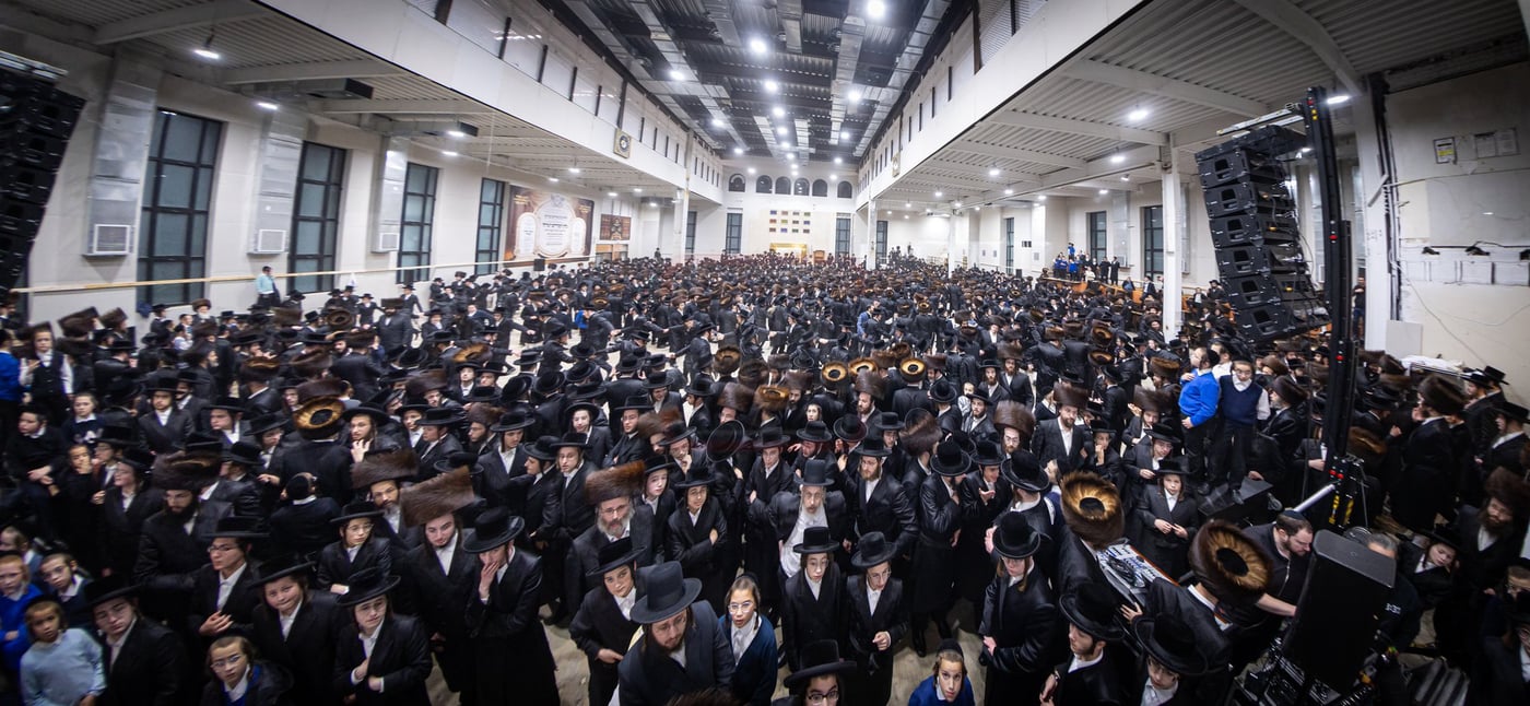 מוצאי חג שמיני עצרת בחצה"ק סאטמר