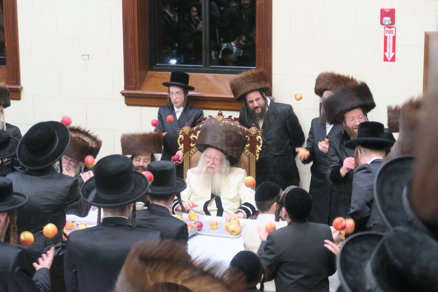 ירח האיתנים בחצה"ק ניקלשבורג