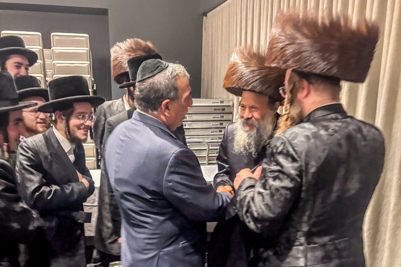 מסע האדמורי"ם מבאבוב 45 וגיסו האדמו"ר מראחמיסטריווקא לשיקאגו 
