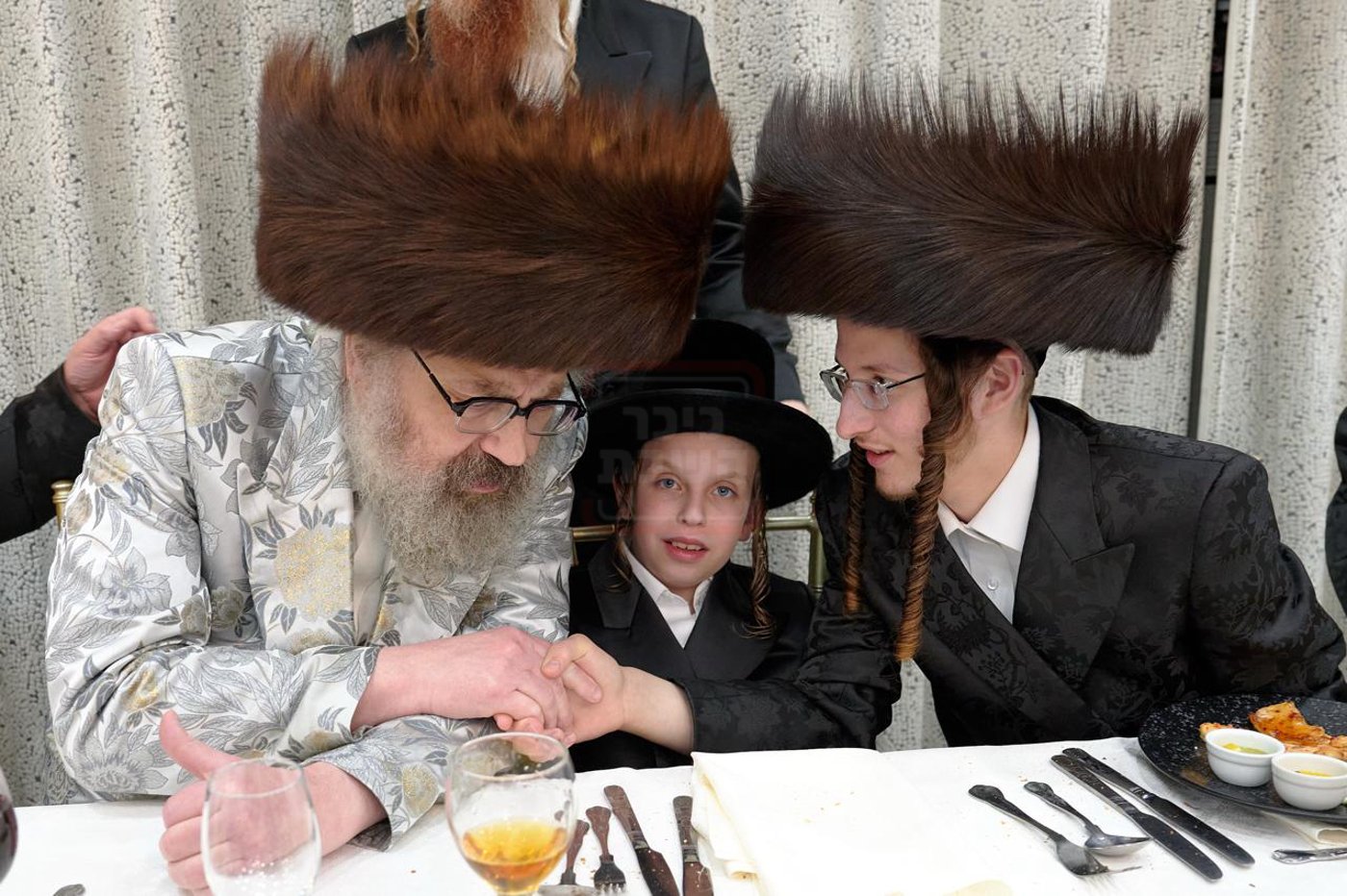 האדמו"ר מויז'ניץ לונדון בשמחה