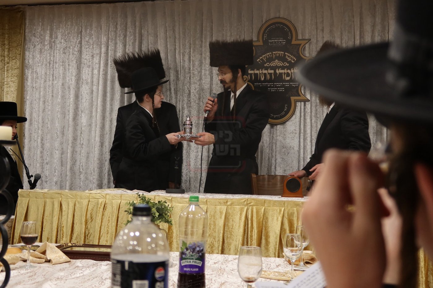 מעמד חלוקת פרסים ב'נחלת יעקב'