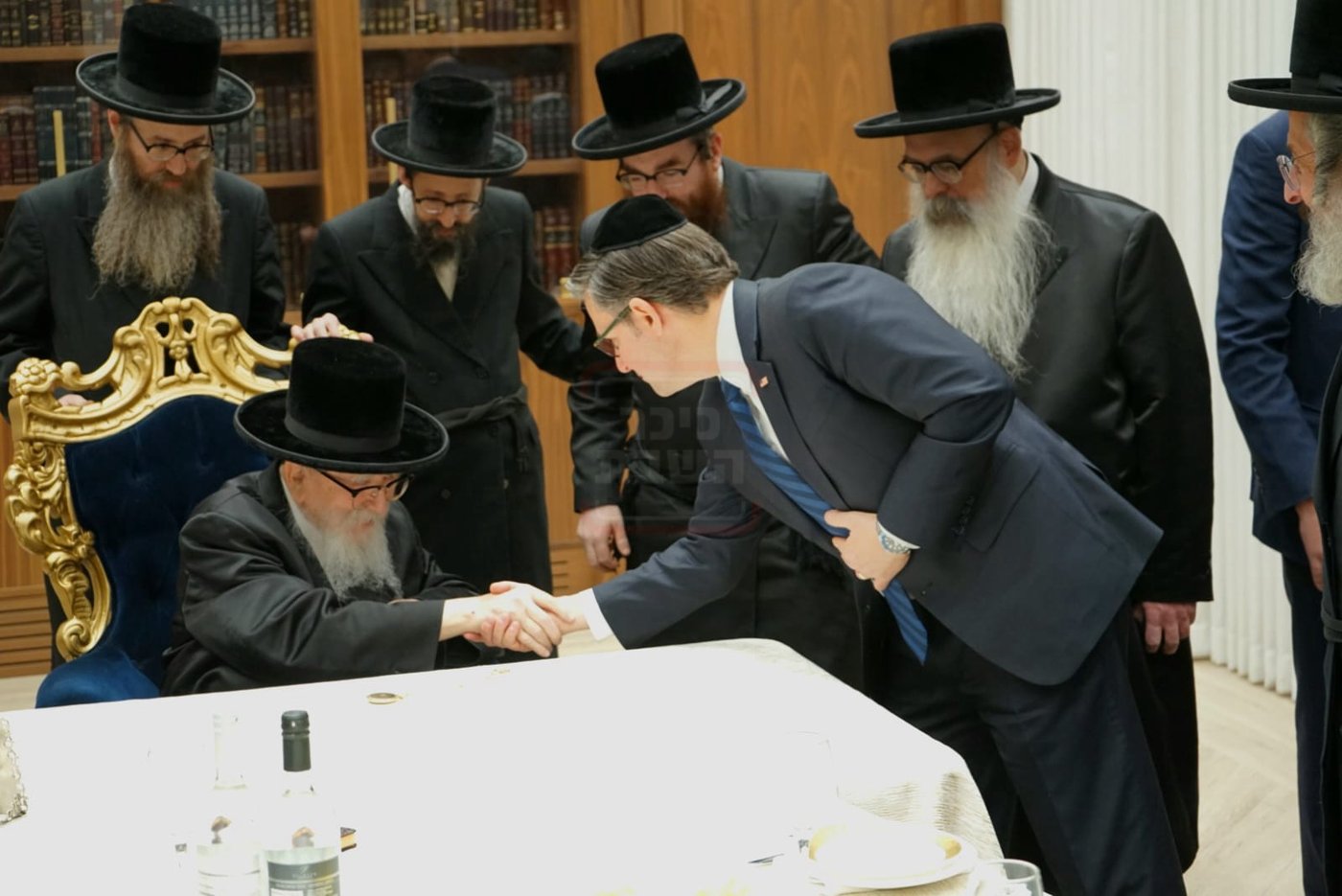 מייק ג'ונסון בביקור אצל האדמו"ר מסקווירא 