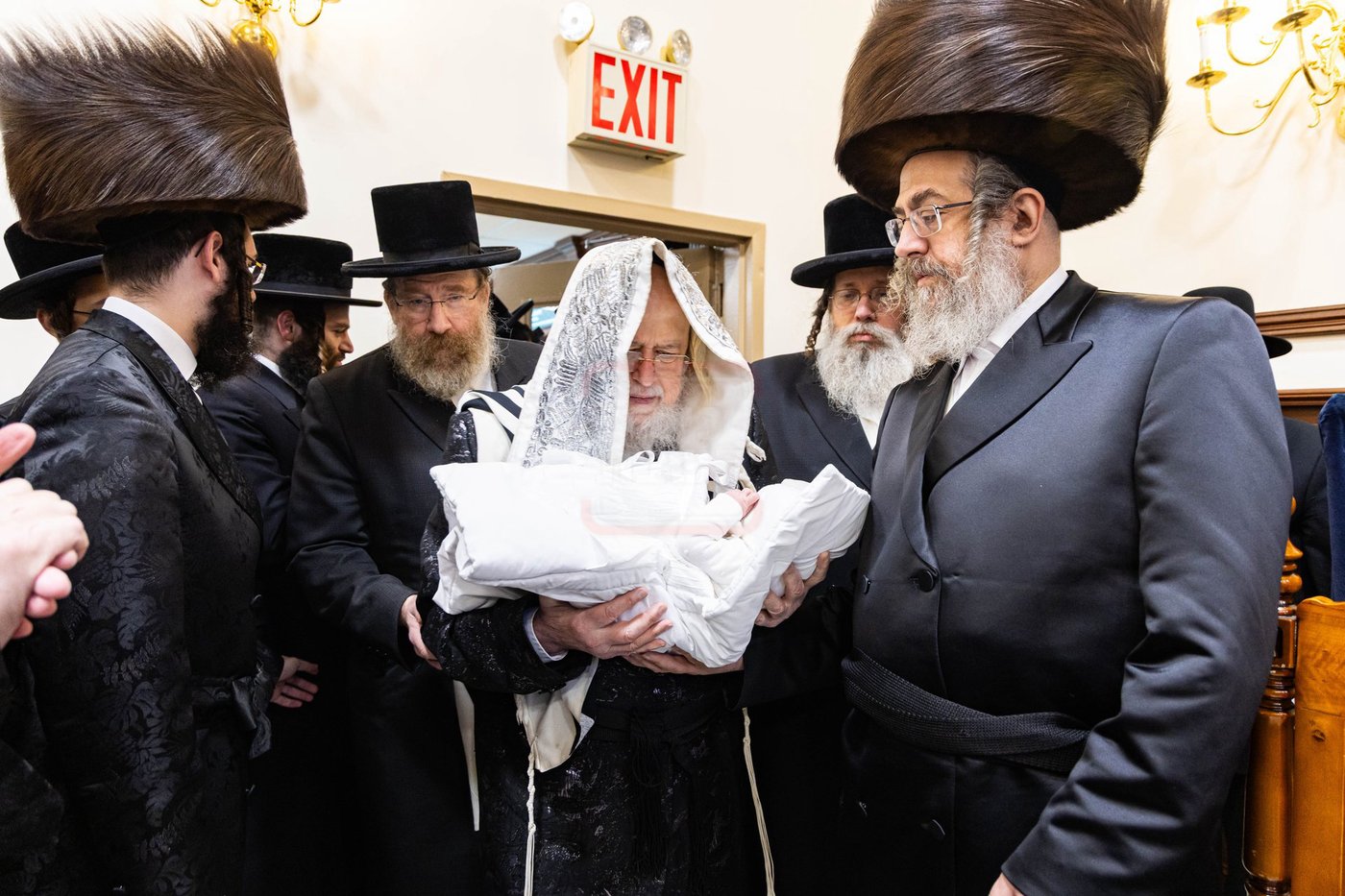 שמחת הוואכט נאכט והברית בחצרות מונקאטש - וויען
