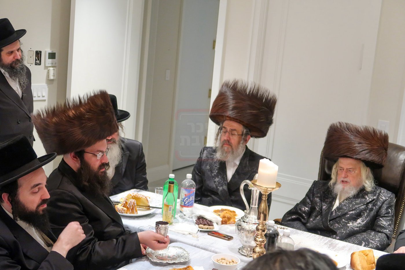 שמחת הוואכט נאכט והברית בחצרות מונקאטש - וויען