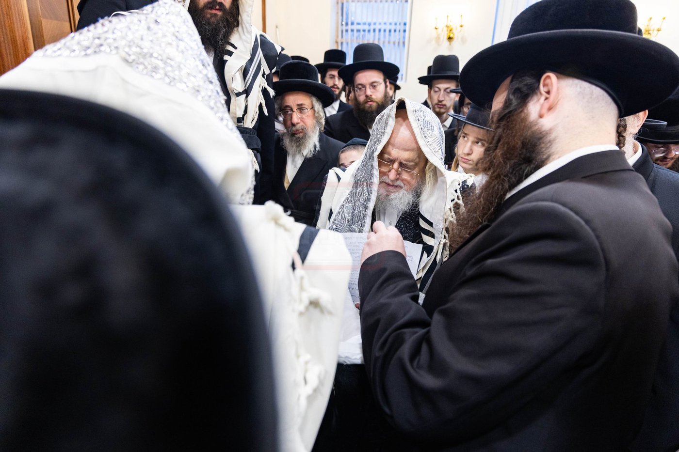 שמחת הוואכט נאכט והברית בחצרות מונקאטש - וויען