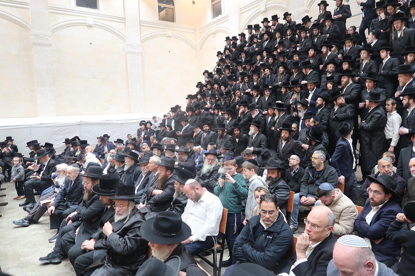 זאת חנוכה בחצה"ק פרמישלאן