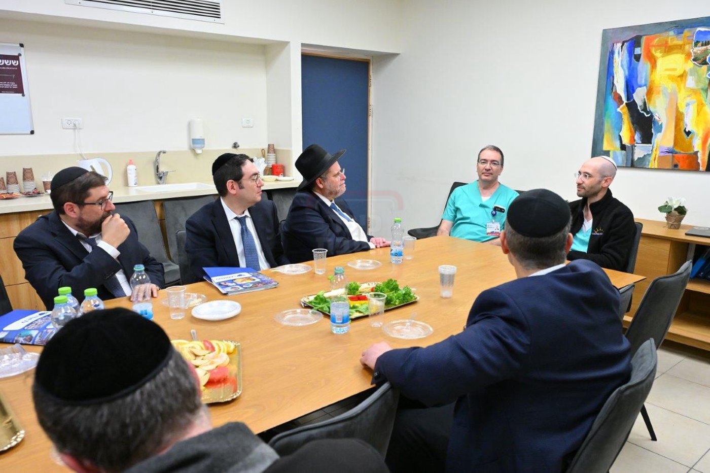 ראשי ארגון 'חמד' מליקווד בביקור במרכז הרופאי צאנז