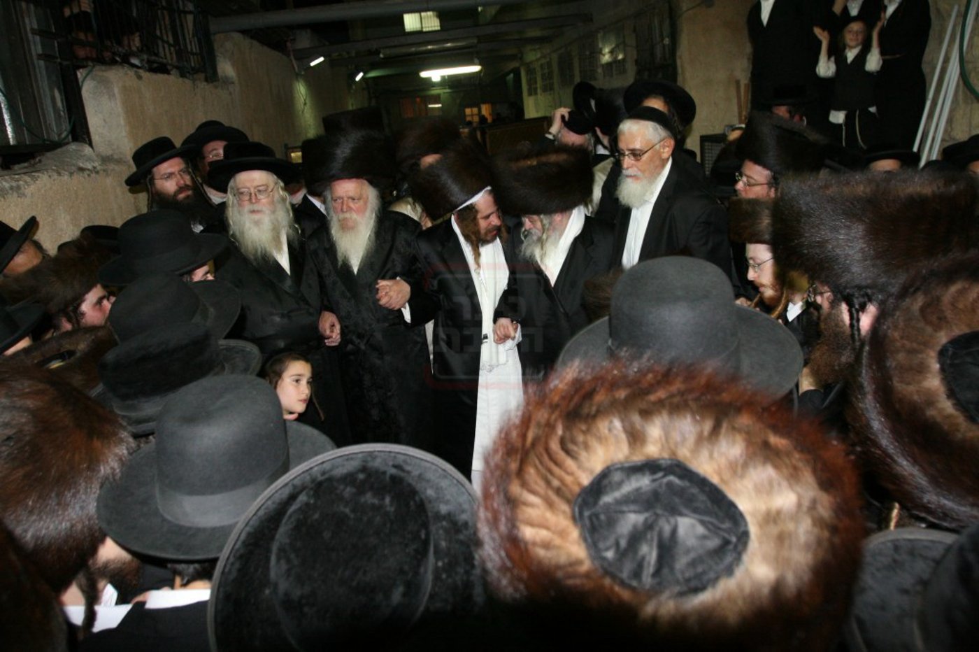 הרבי מקרעטשניף כפר אתא בדרך לחופתו