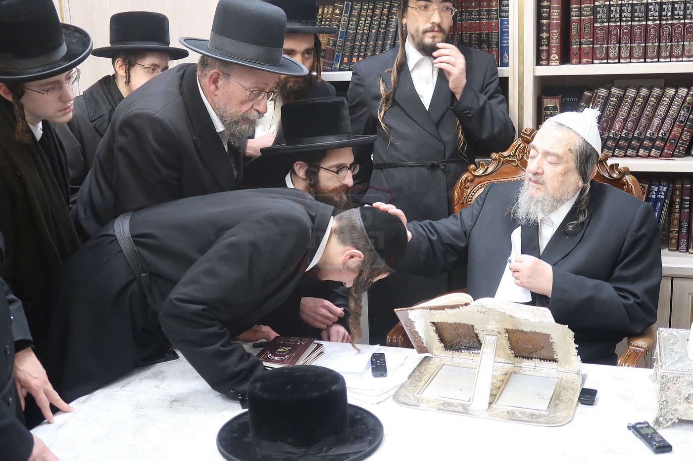 האדמו"ר מישועות יעקב סקולען בביקור אצל הגרי"מ שכטר