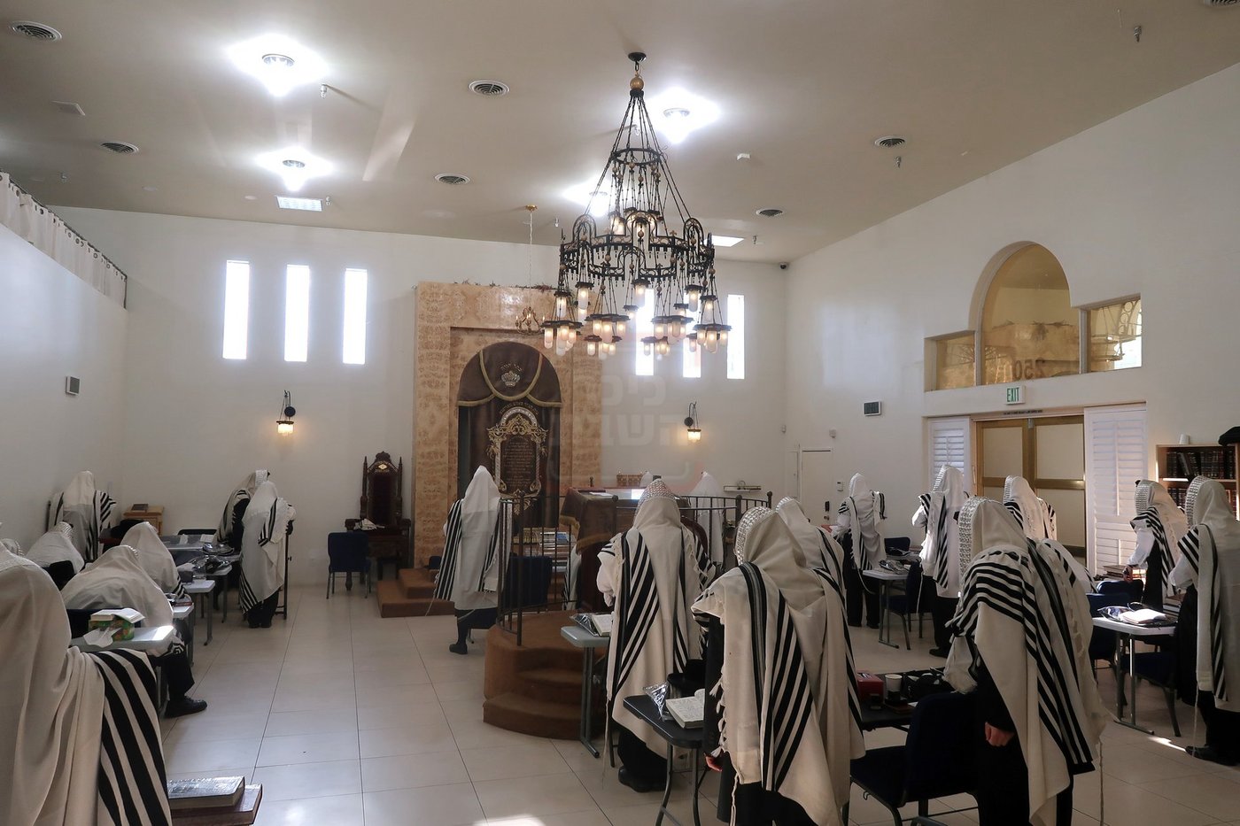 האדמו"ר מסאטמר במנוחה בפאלם ספרינגס