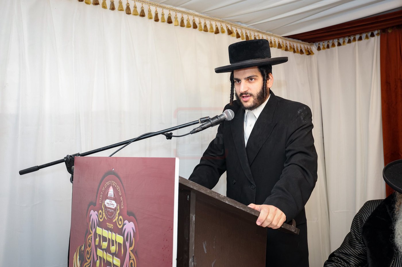 קביעת מזוזות לתלמוד תורה תולדות אהרן בטבריה