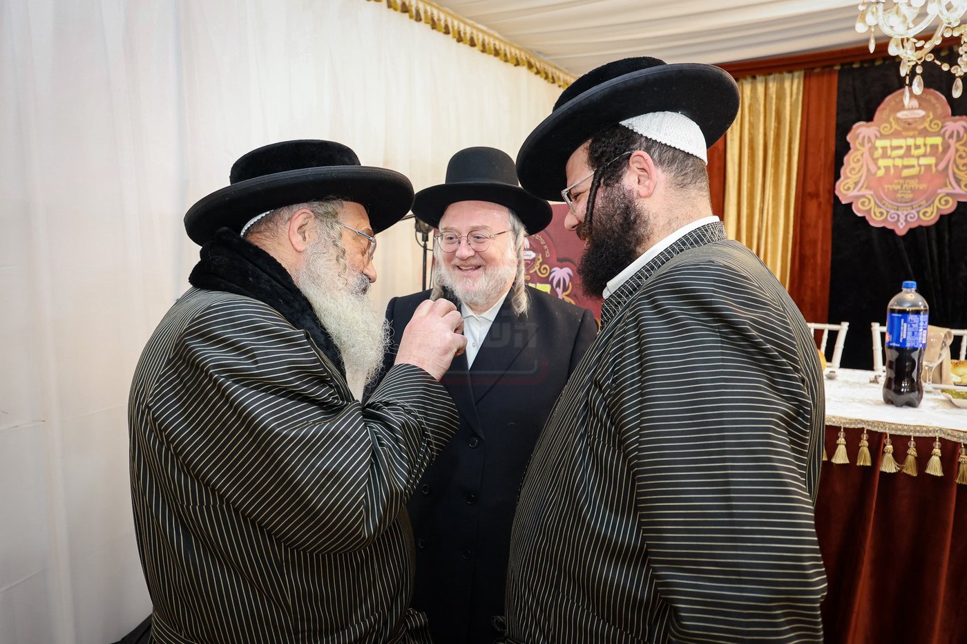 קביעת מזוזות לתלמוד תורה תולדות אהרן בטבריה