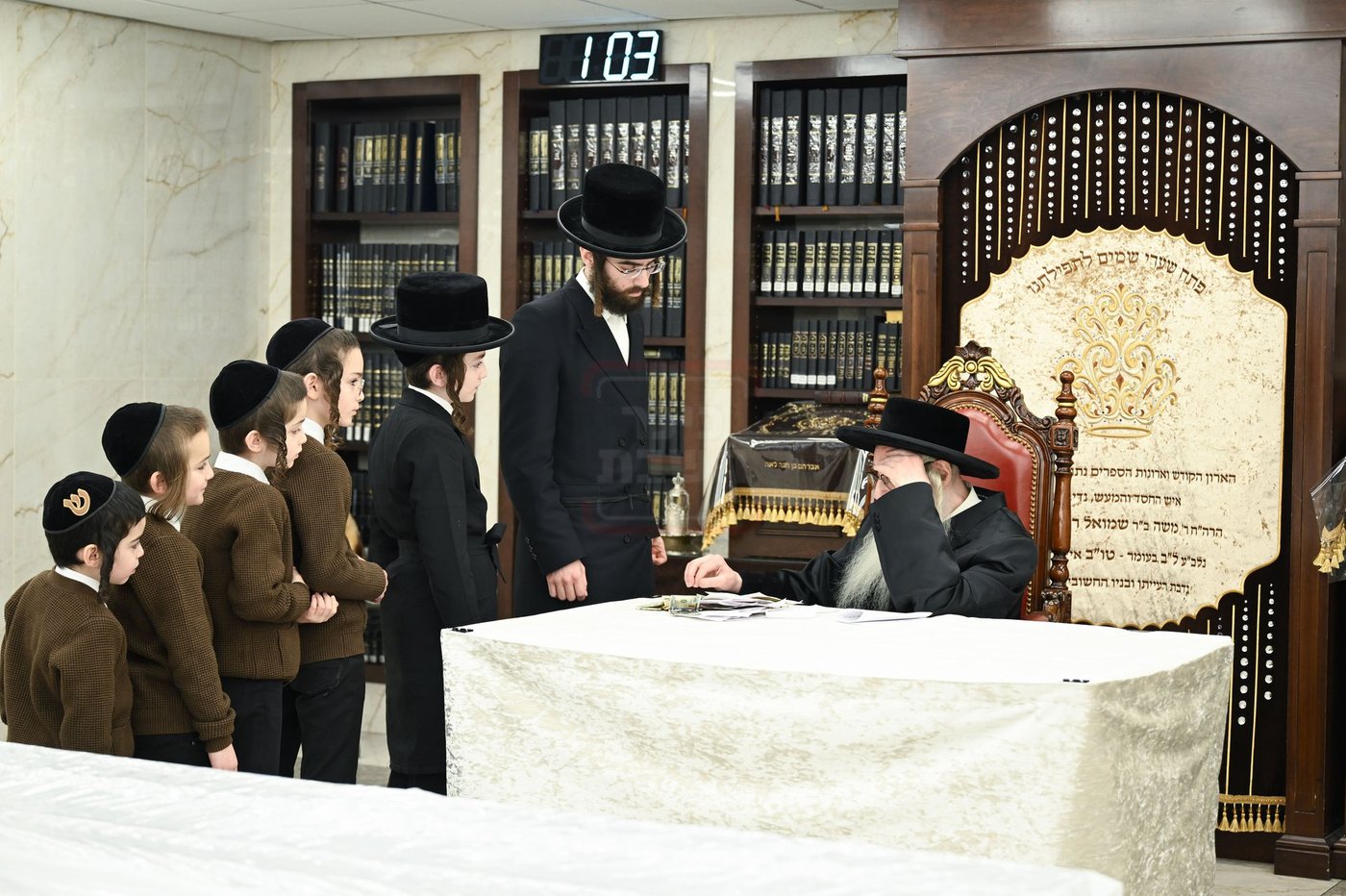 האדמו"ר מצאנז בביקור בינואן סיטי