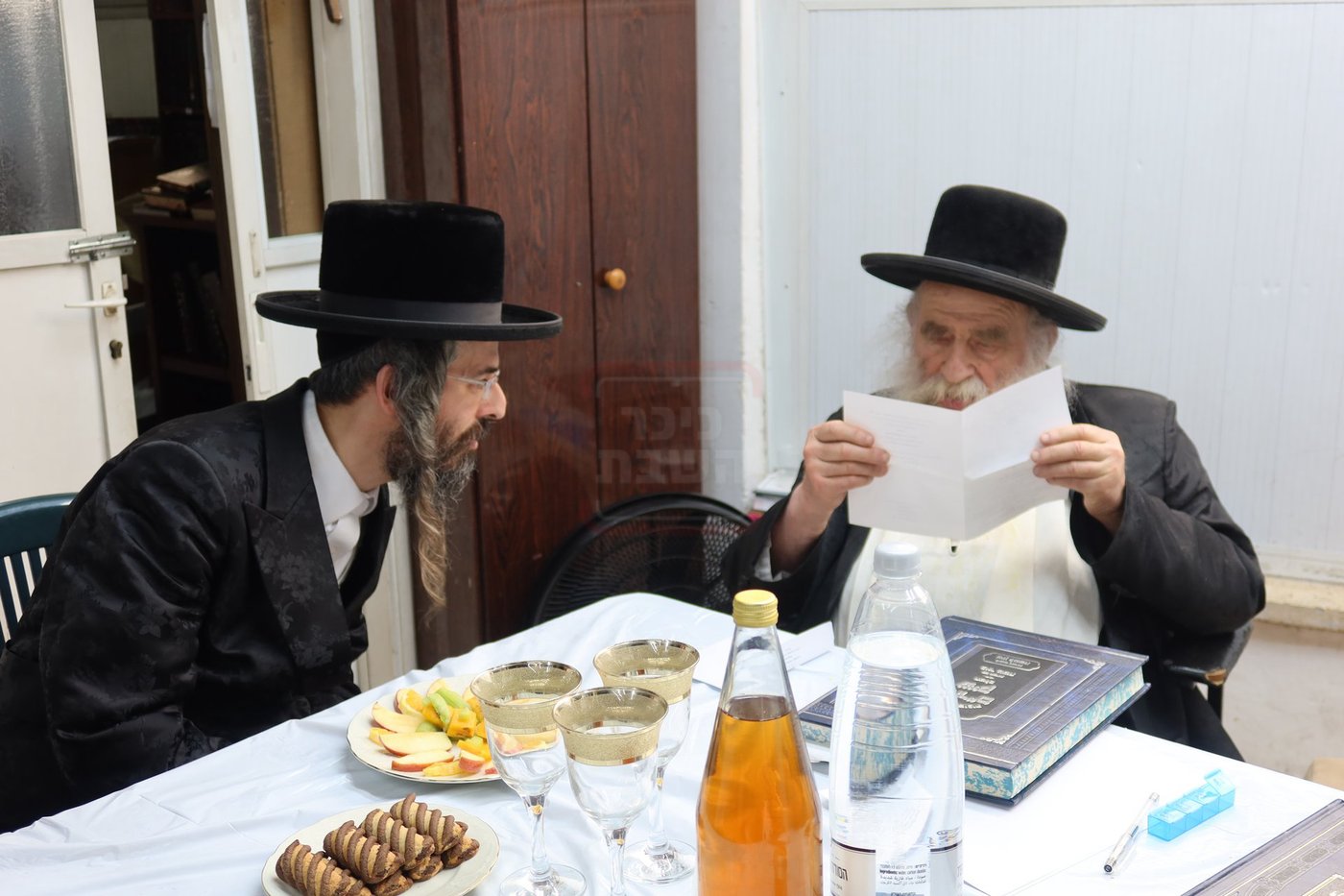 האדמו"ר מזוועהיל אצל גאב"ד מאקאווא