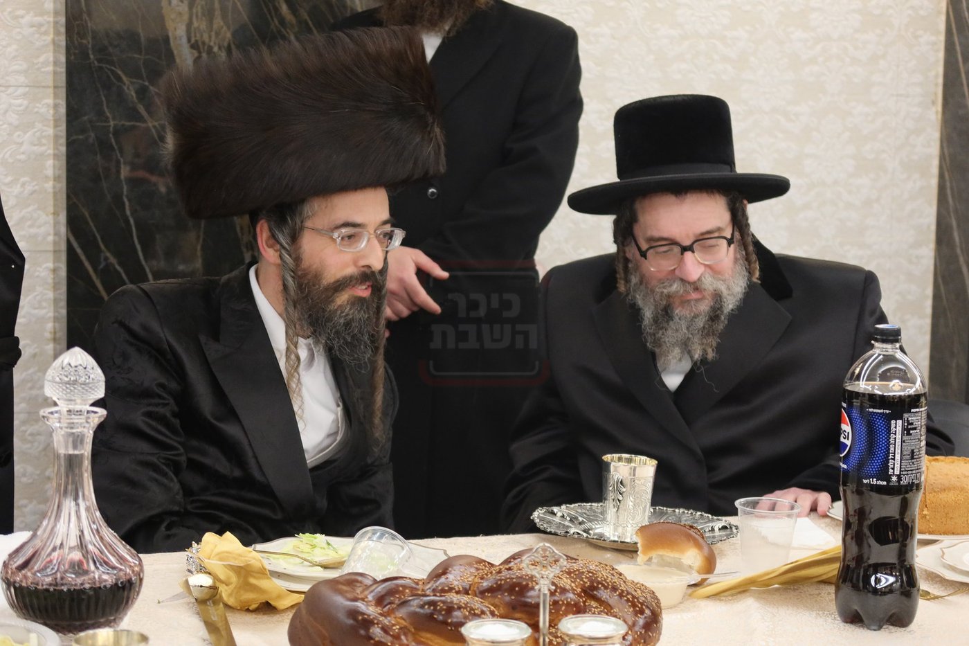 שמחת השבע ברכות בחצרות זוועהיל - טרעבישאן -פינסק קרלין