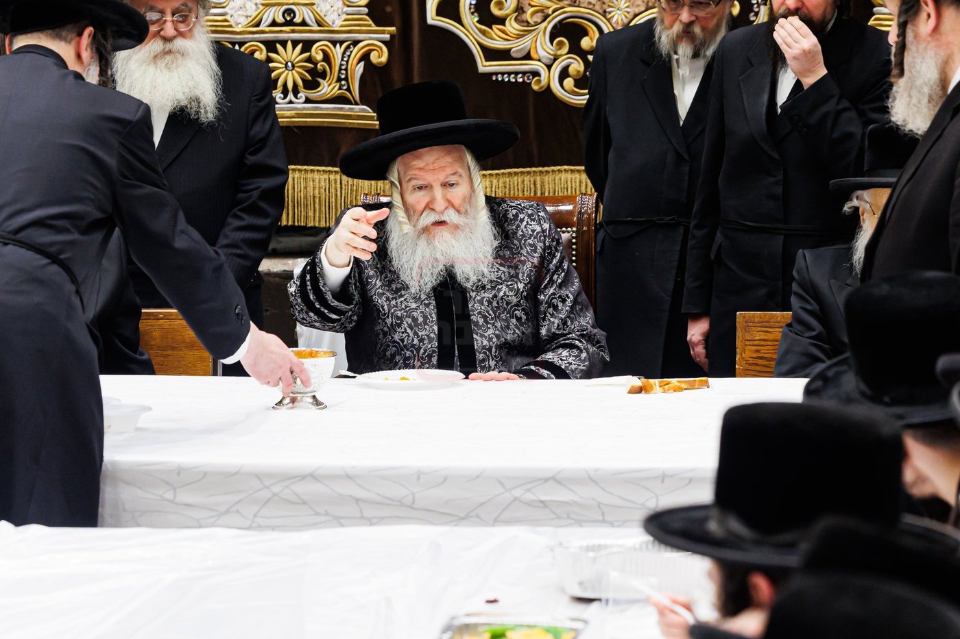 האדמו"ר מבאבוב בטיש ט"ו בשבט