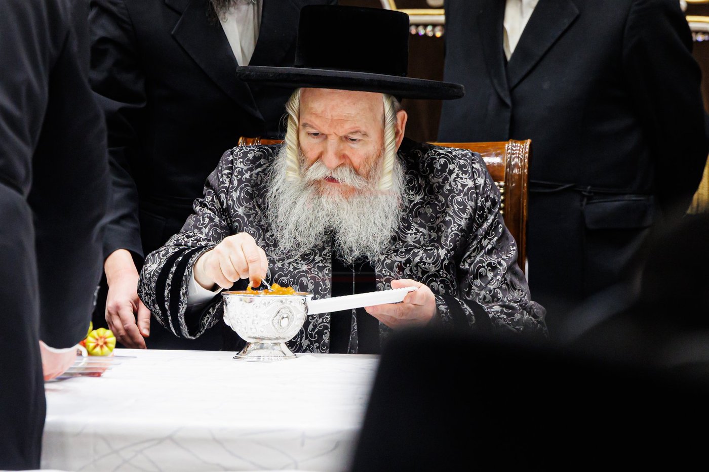 האדמו"ר מבאבוב בטיש ט"ו בשבט