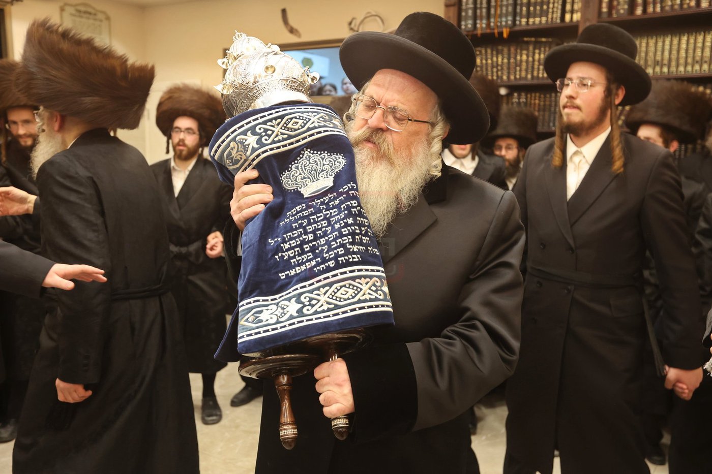 הכנסת ס"ת בויז'ניץ בית שמש