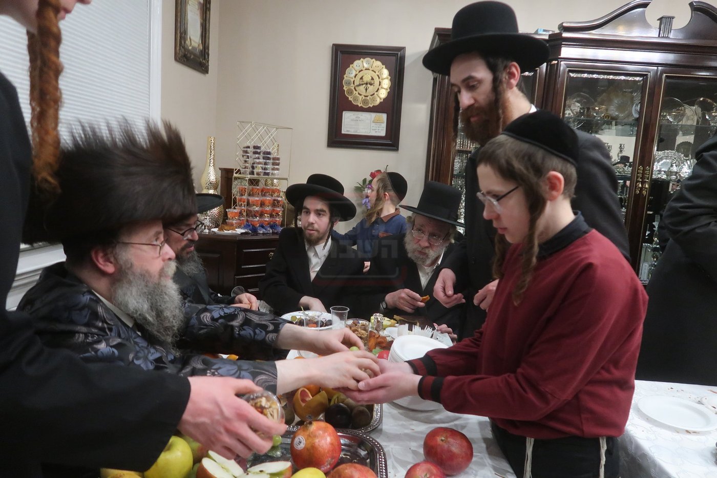 טיש במונרו של האדמו"ר מקרעטשניף סיגעט וויליאמסבורג