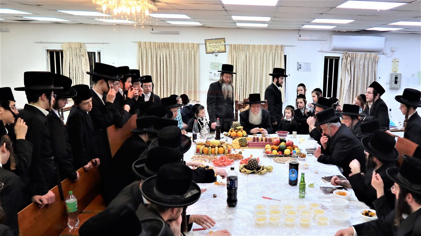 ט"ו בשבט בחצה"ק בערגסאז 