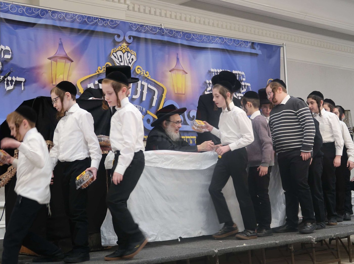 ט"ו בשבט בחצה"ק פאפא