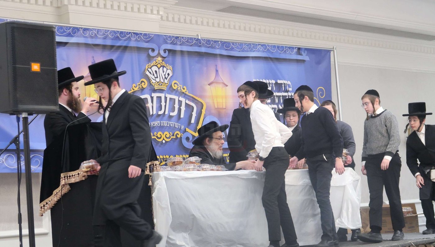 ט"ו בשבט בחצה"ק פאפא