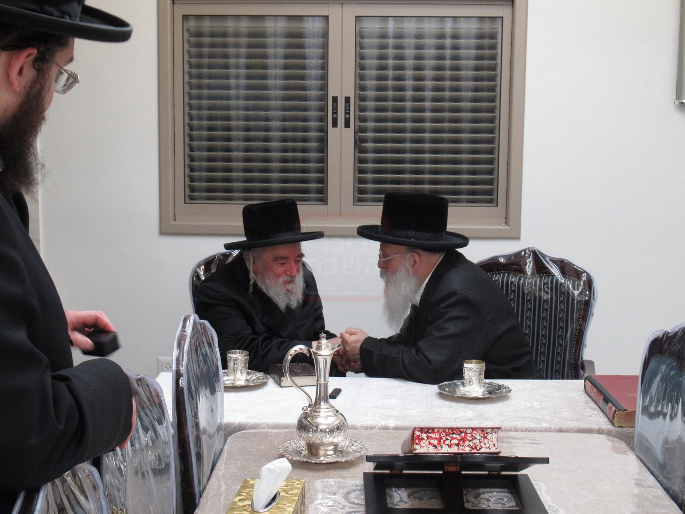 הגרי"מ ארלנגר בביקור אצל הגה"צ רבי אהרן טוסיג
