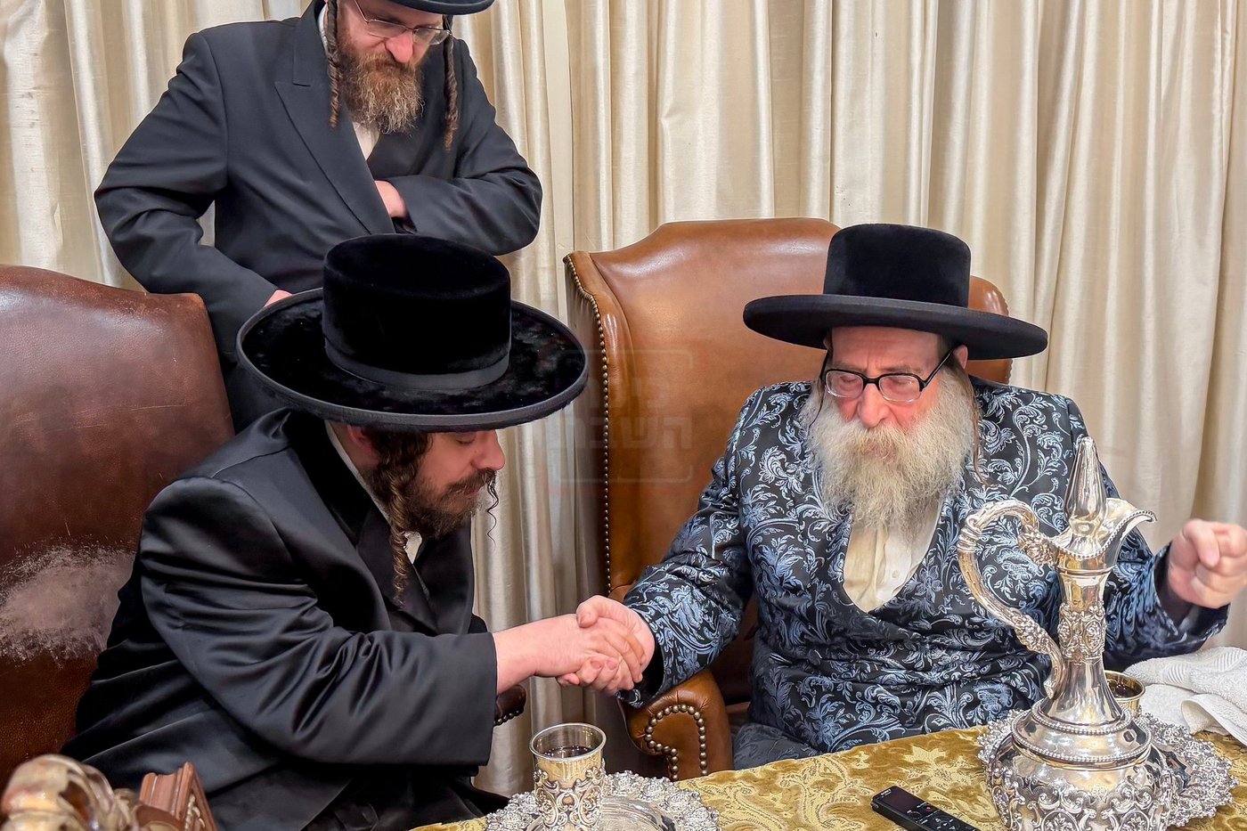 הרבי מקרעטשניף כפר אתא בביקור הוד בארה"ב