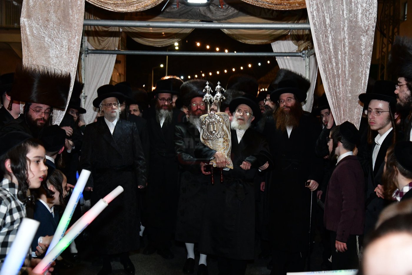 הכנסת ס"ת בסערט ויז'ניץ