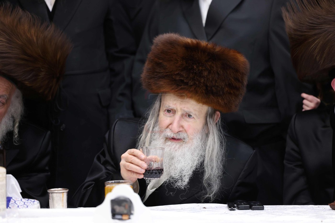 שמחת הברית בחצרות אמשינוב - קרעטשניף