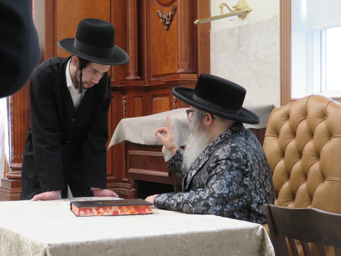 שיעור סוגיא וראש חודש ניסן סעודה במתיבתא ד'סאטמר