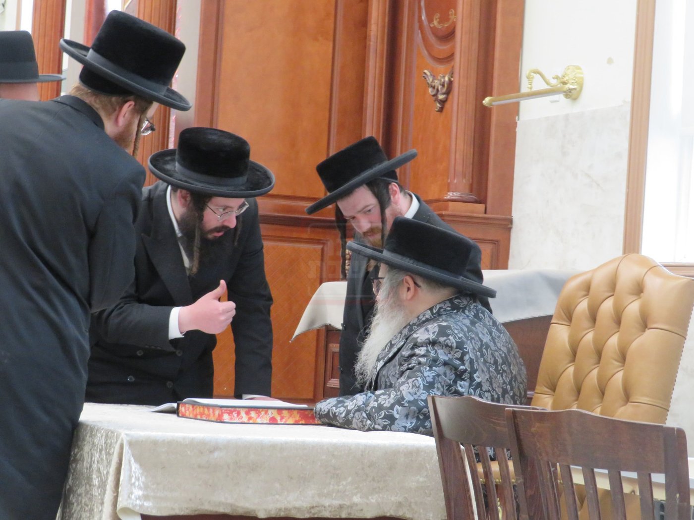 שיעור סוגיא וראש חודש ניסן סעודה במתיבתא ד'סאטמר
