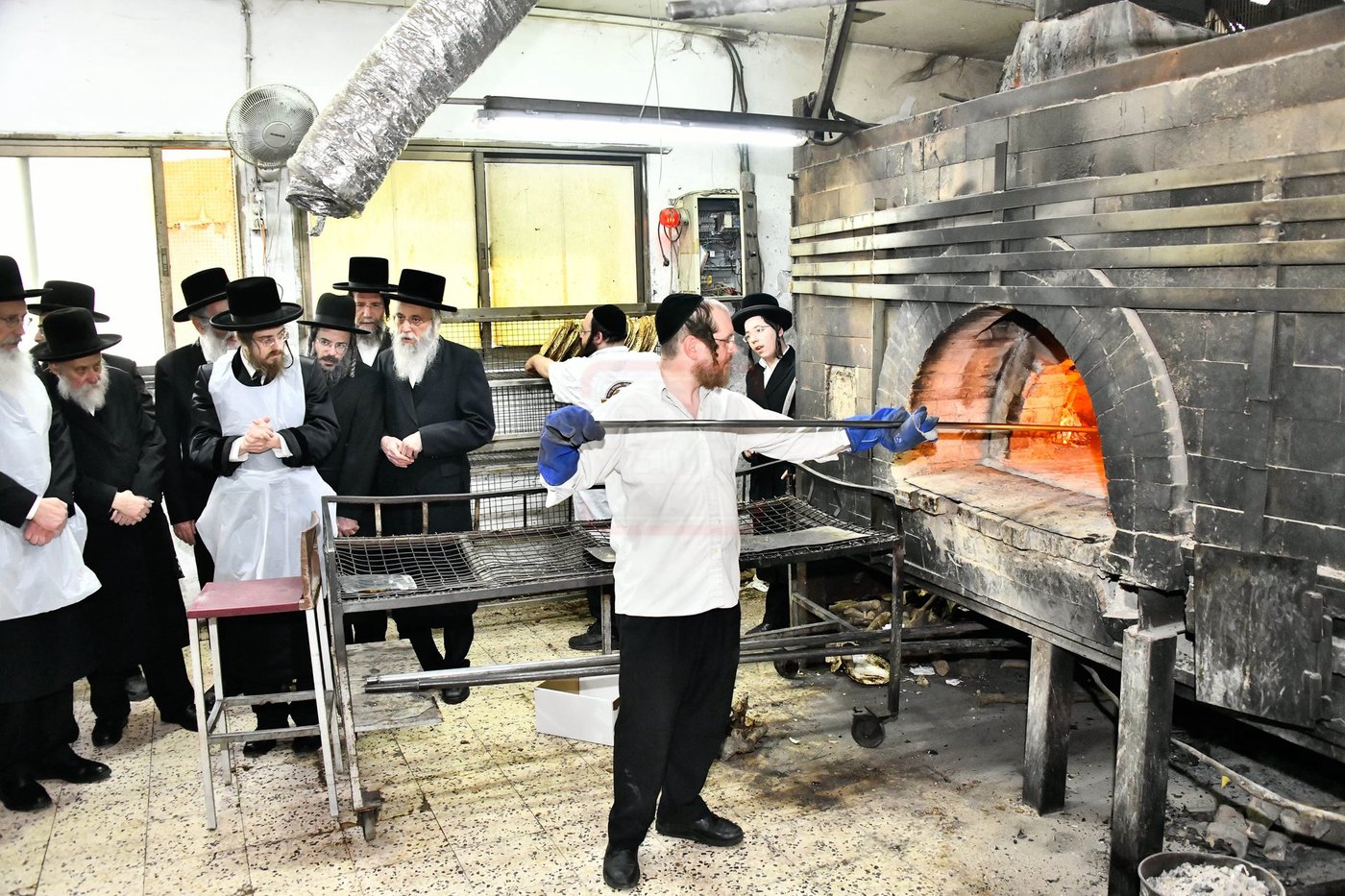 האדמו"ר מסאדיגורה באפיית המצות 