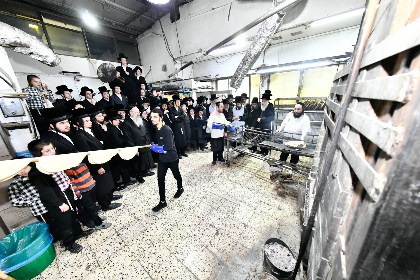 האדמו"ר מסאדיגורה באפיית המצות 