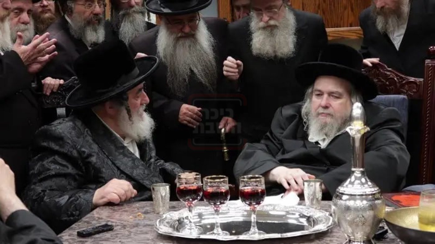 האדמו"ר מויז'ניץ בביקור אצל האדמו"ר מבעלזא (ארכיון)