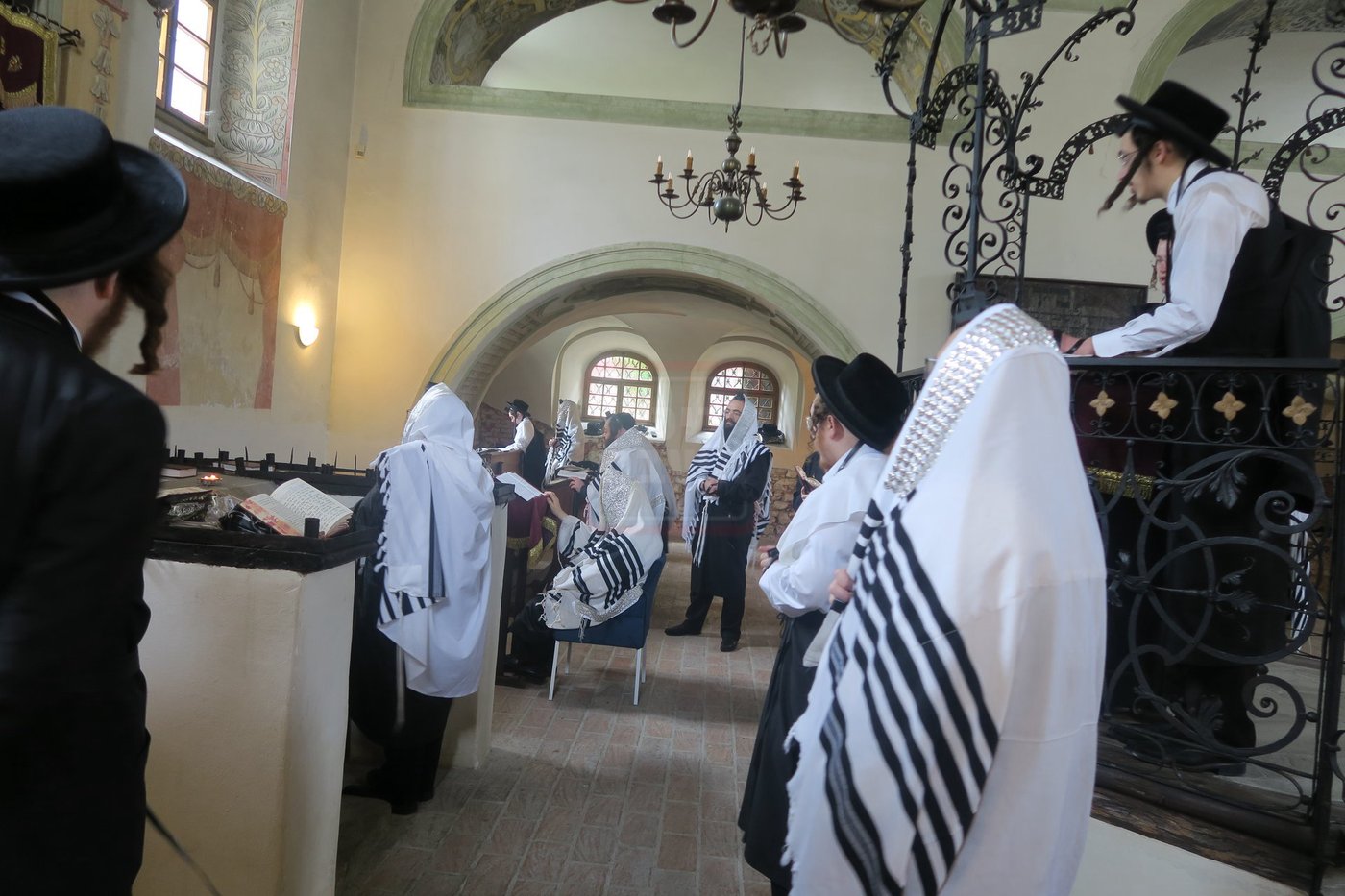 האדמו"ר מניקלשבורג במסע הקודש לצ'כיה