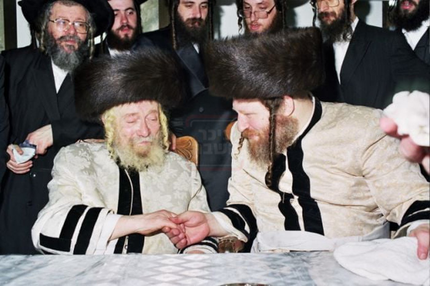 האדמו"ר מקרעטשניף זי"ע עם האדמו"ר מפיטסבורג זצ"ל