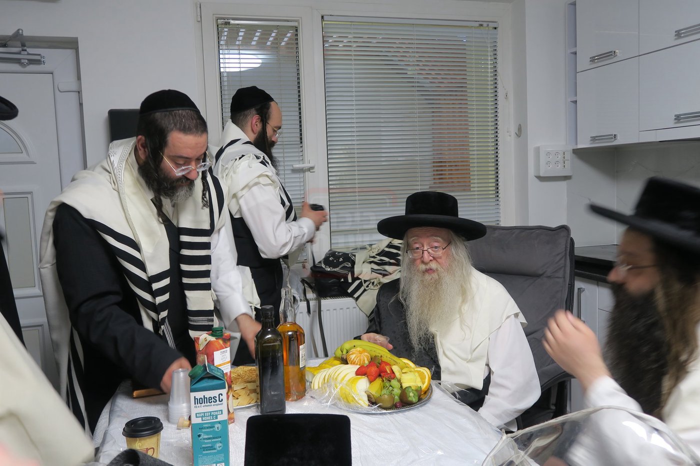 האדמו"ר מניקלשבורג במסע הקודש לצ'כיה
